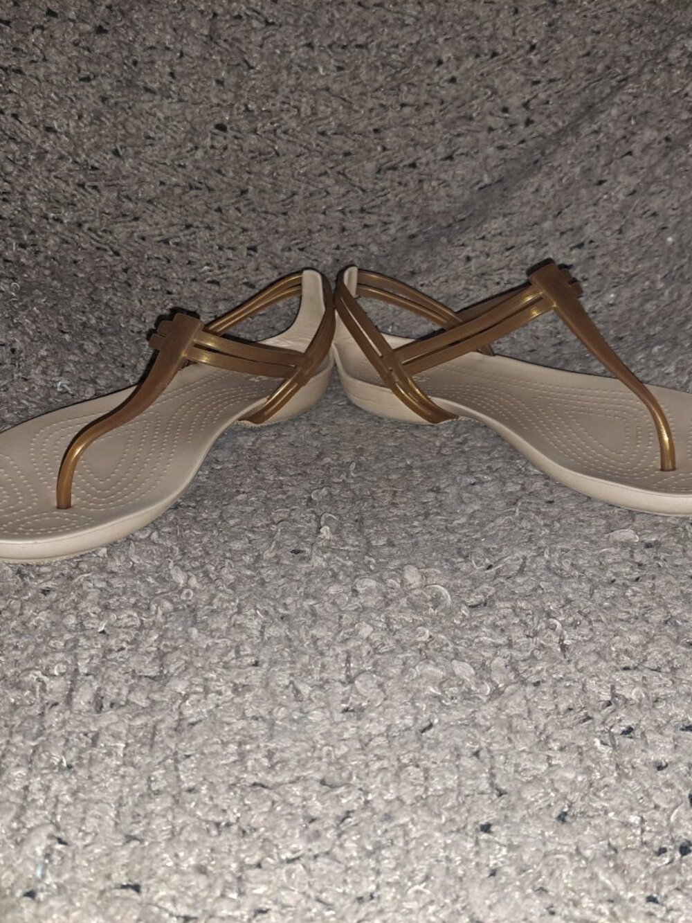 CROCS-Isabella Sandals Gold T Strap Jelly Thong Slingback-Sz 9-Excellent - Picture 4 of 8